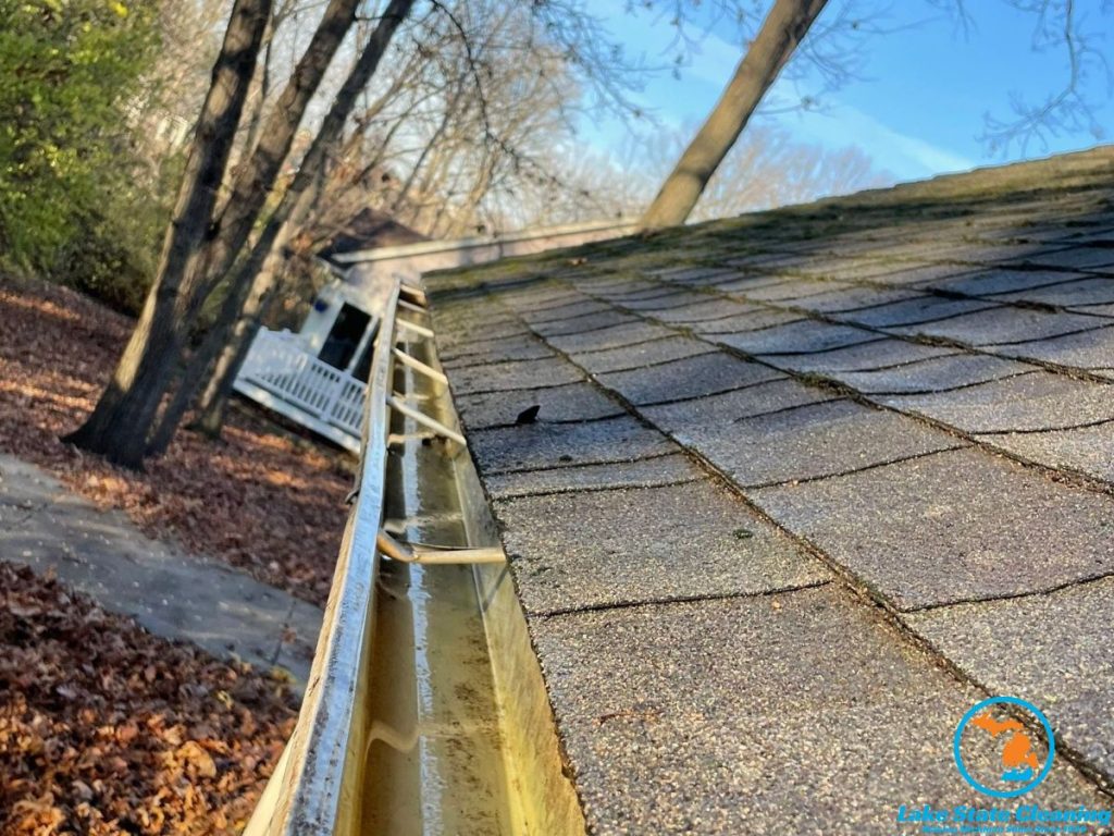 Gutter Cleaning in Novi MI Lake State Cleaning